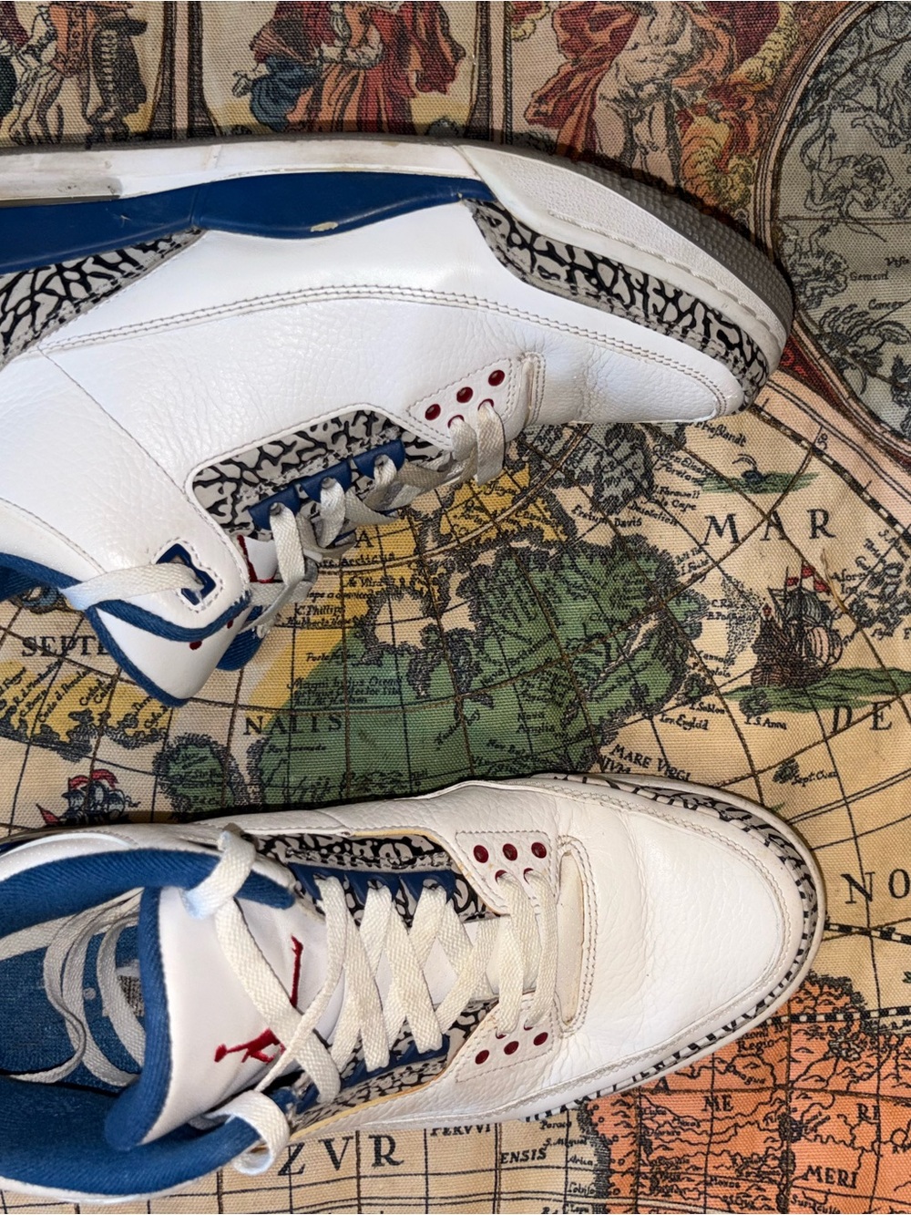 Men's White and Blue Leather Basketball Sneakers